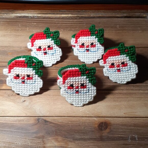 Santa Claus Plastic Canvas Napkin Rings with Holly Lot of 5 Red Green White Yarn - Picture 2 of 8